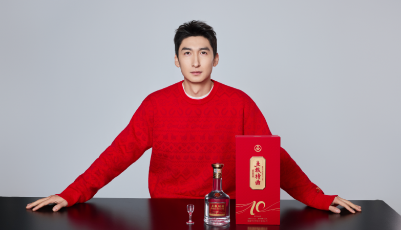 武大靖的“五大敬”刷屏了！五粮特曲如何讲述2026春节的年味？